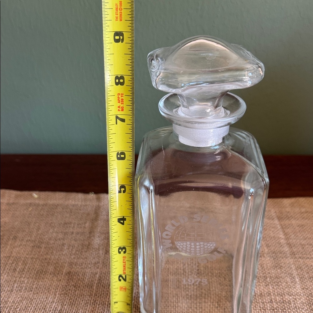 Vintage 1975 World Series of Golf Glass Decanter with Stopper Barware - Picture 7 of 8
